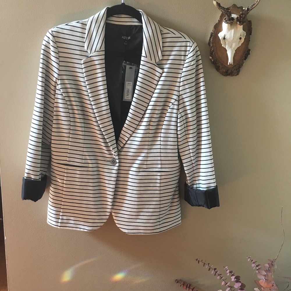 Apt 9 White and Black Striped Blazer